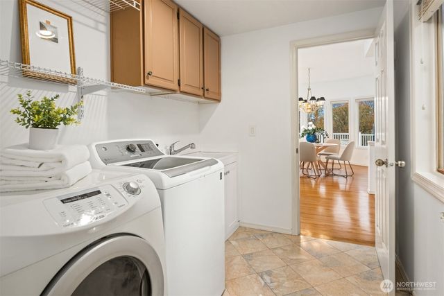 8550 NE 28th Street, Hunts Point, WA 98004