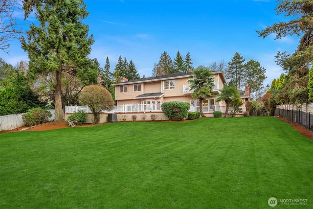 8550 NE 28th Street, Hunts Point, WA 98004