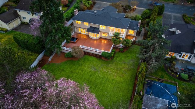 8550 NE 28th Street, Hunts Point, WA 98004