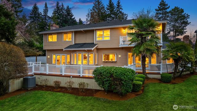 8550 NE 28th Street, Hunts Point, WA 98004