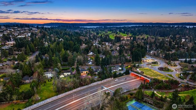 8550 NE 28th Street, Hunts Point, WA 98004