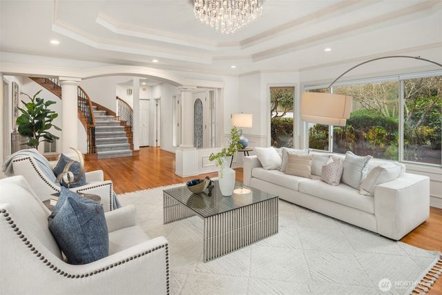 8550 NE 28th Street, Hunts Point, WA 98004