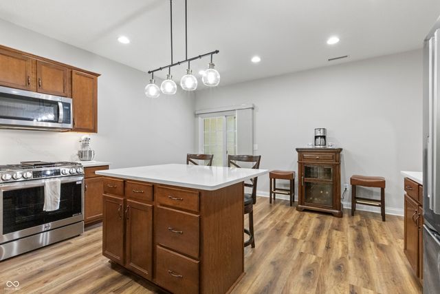 6691 Beekman Place B, Zionsville, IN 46077