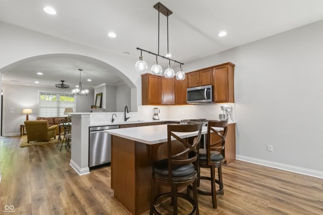 6691 Beekman Place B, Zionsville, IN 46077