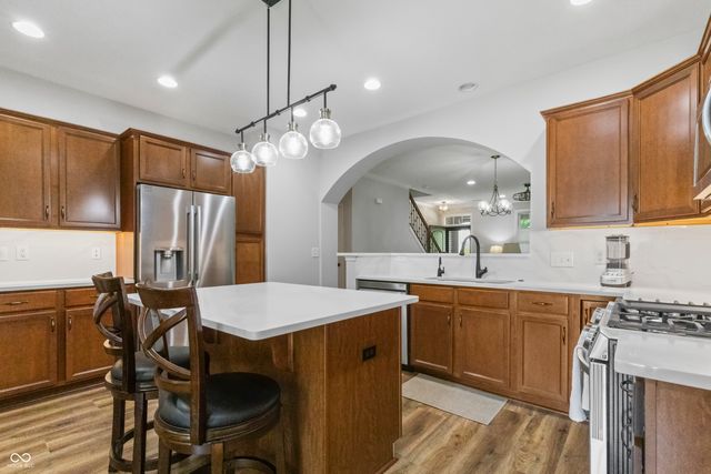 6691 Beekman Place B, Zionsville, IN 46077