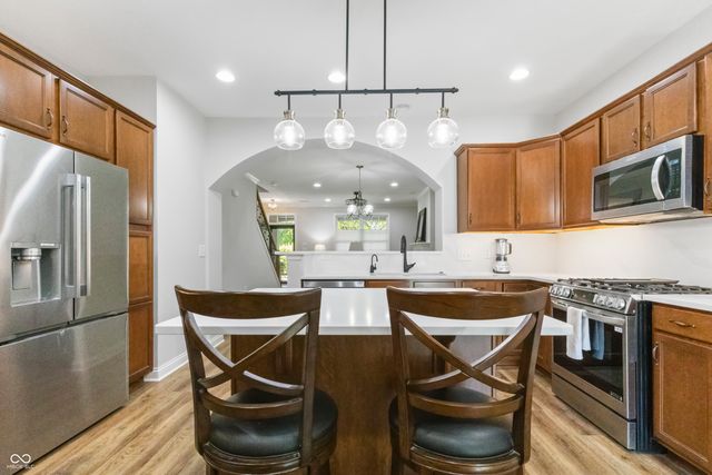 6691 Beekman Place B, Zionsville, IN 46077