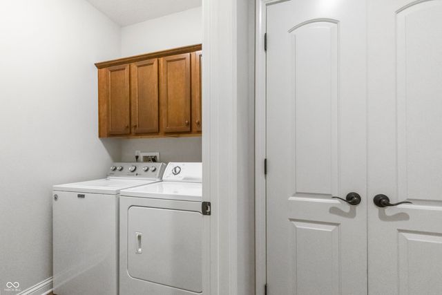 6691 Beekman Place B, Zionsville, IN 46077