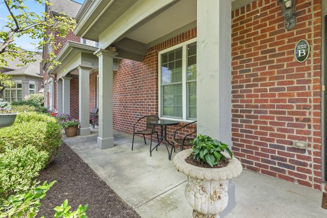 6691 Beekman Place B, Zionsville, IN 46077