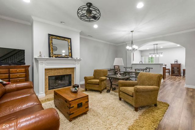 6691 Beekman Place B, Zionsville, IN 46077