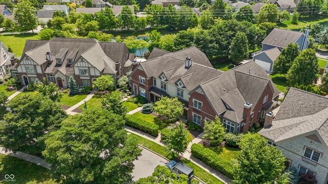 6691 Beekman Place B, Zionsville, IN 46077