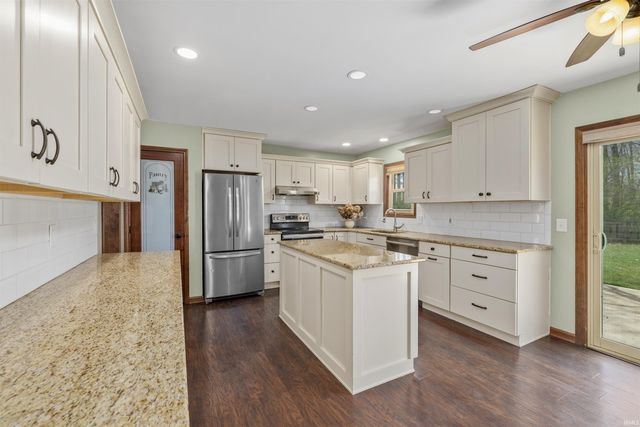 3922 Scarborough Drive, New Haven, IN 46774