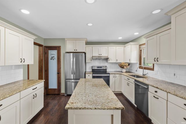 3922 Scarborough Drive, New Haven, IN 46774