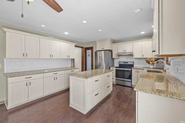 3922 Scarborough Drive, New Haven, IN 46774