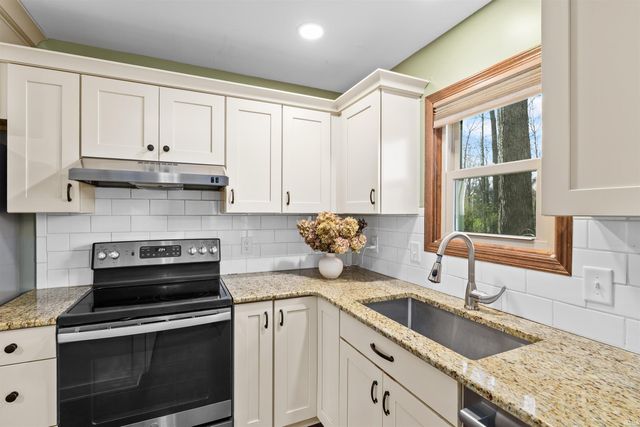 3922 Scarborough Drive, New Haven, IN 46774