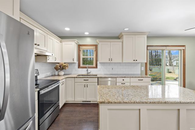 3922 Scarborough Drive, New Haven, IN 46774