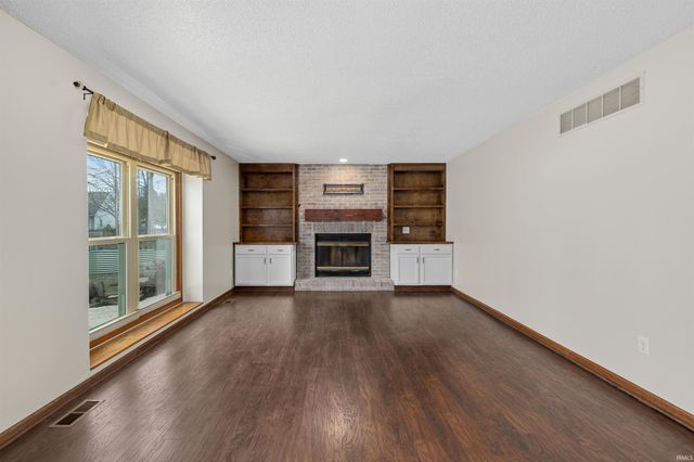 3922 Scarborough Drive, New Haven, IN 46774