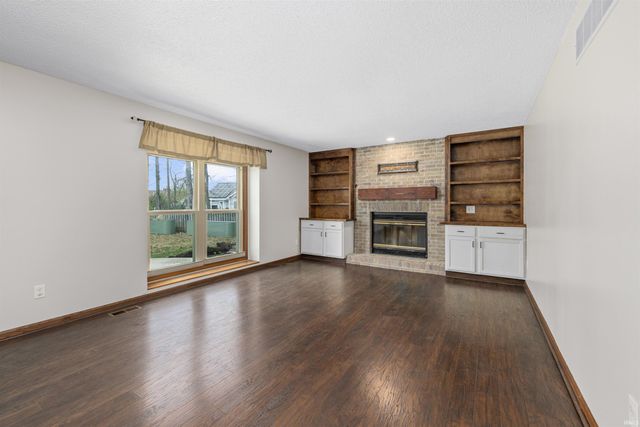 3922 Scarborough Drive, New Haven, IN 46774