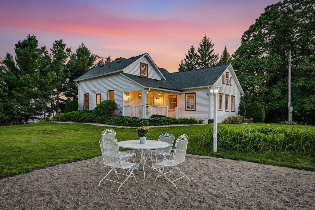 6975 Quartz Avenue, Mayer, MN 55360