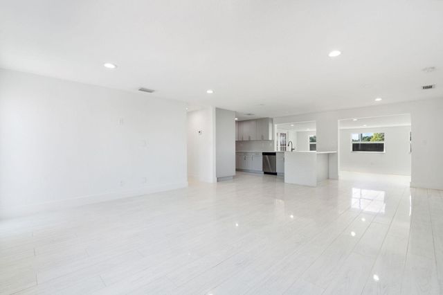 1104 Grandview Circle, Royal Palm Beach, FL 33411