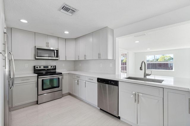 1104 Grandview Circle, Royal Palm Beach, FL 33411