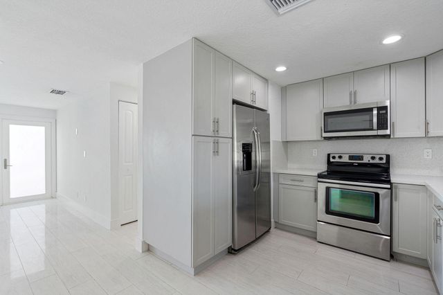 1104 Grandview Circle, Royal Palm Beach, FL 33411