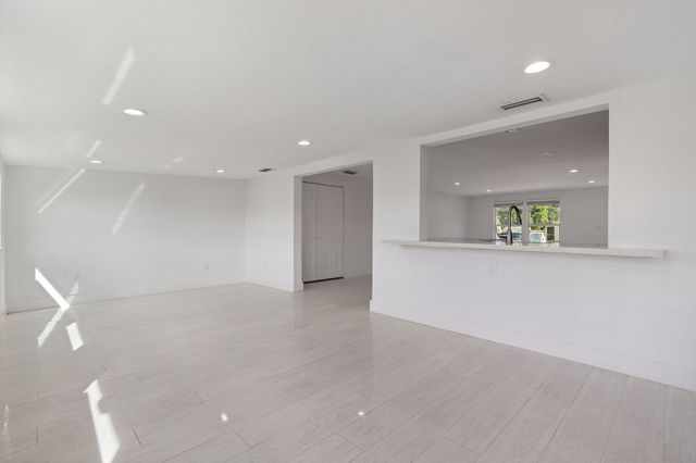 1104 Grandview Circle, Royal Palm Beach, FL 33411