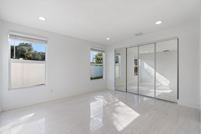 1104 Grandview Circle, Royal Palm Beach, FL 33411