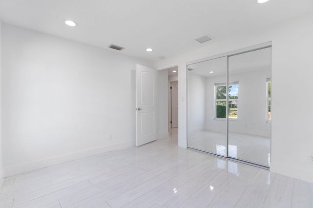 1104 Grandview Circle, Royal Palm Beach, FL 33411