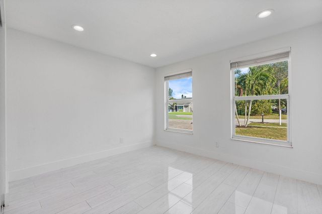 1104 Grandview Circle, Royal Palm Beach, FL 33411
