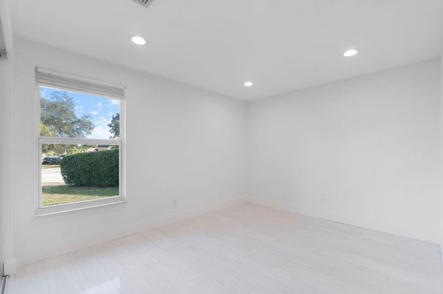 1104 Grandview Circle, Royal Palm Beach, FL 33411