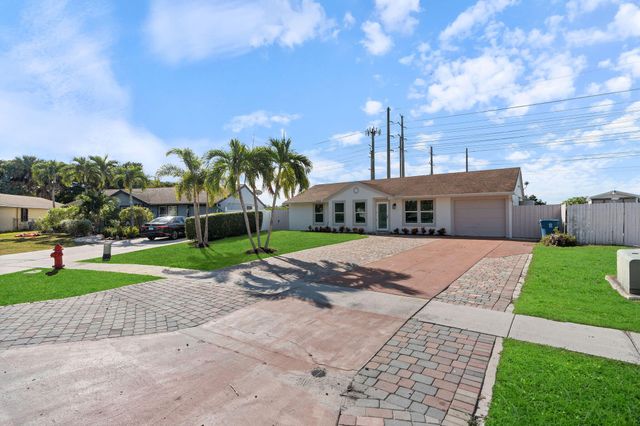 1104 Grandview Circle, Royal Palm Beach, FL 33411