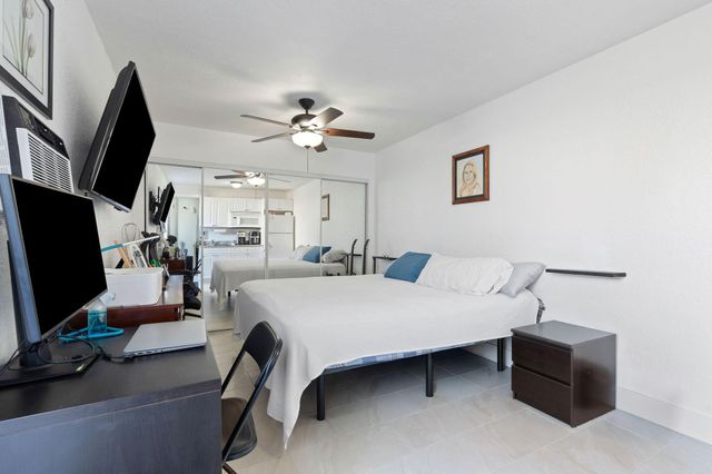 1104 Grandview Circle, Royal Palm Beach, FL 33411