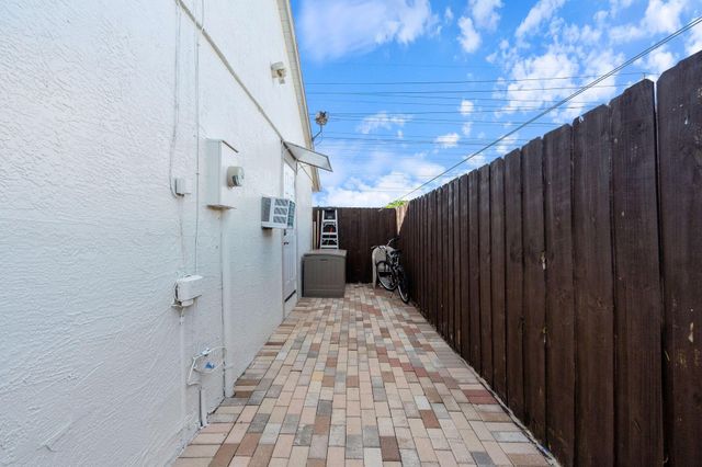 1104 Grandview Circle, Royal Palm Beach, FL 33411