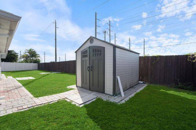 1104 Grandview Circle, Royal Palm Beach, FL 33411