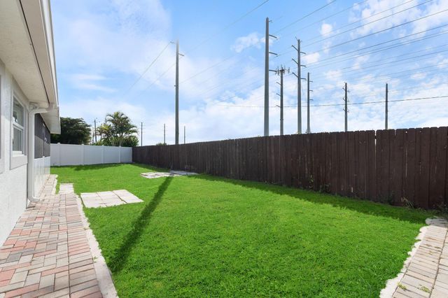 1104 Grandview Circle, Royal Palm Beach, FL 33411