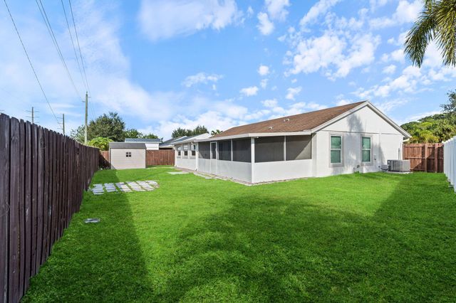 1104 Grandview Circle, Royal Palm Beach, FL 33411