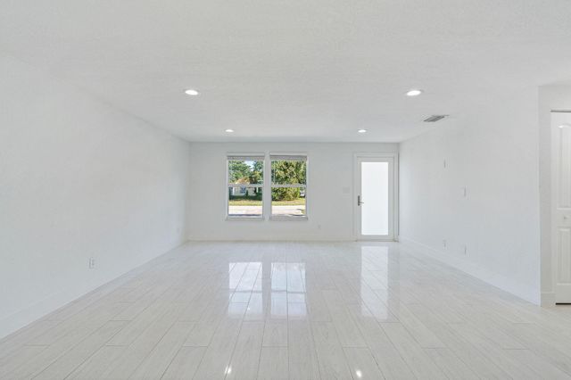 1104 Grandview Circle, Royal Palm Beach, FL 33411