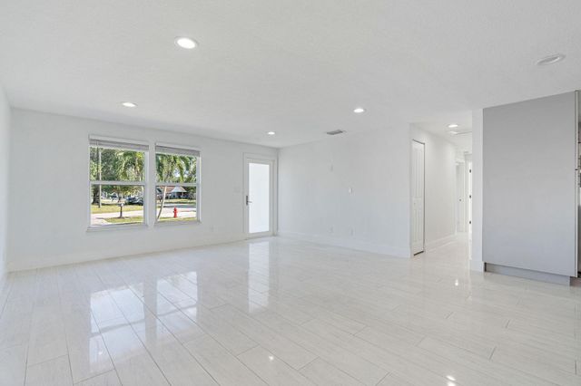 1104 Grandview Circle, Royal Palm Beach, FL 33411