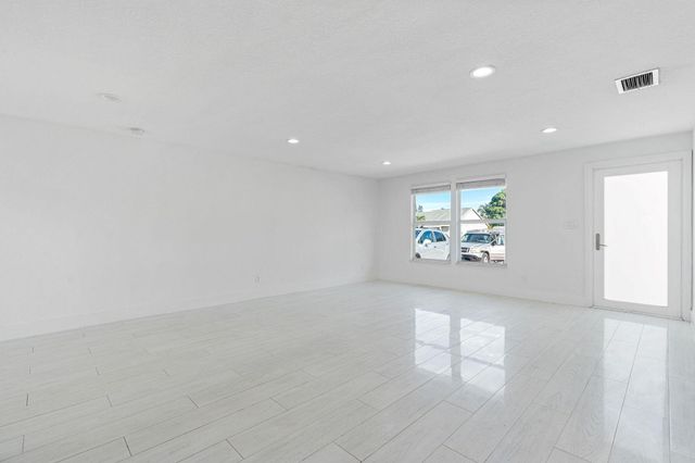 1104 Grandview Circle, Royal Palm Beach, FL 33411