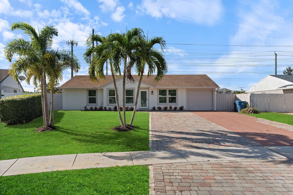 1104 Grandview Circle, Royal Palm Beach, FL 33411