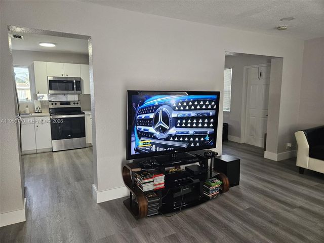 4221 NW 169th Ter, Miami Gardens, FL 33055