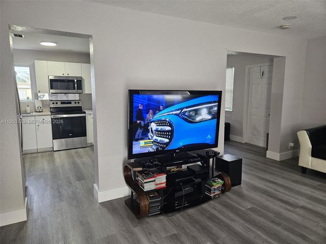 4221 NW 169th Ter, Miami Gardens, FL 33055