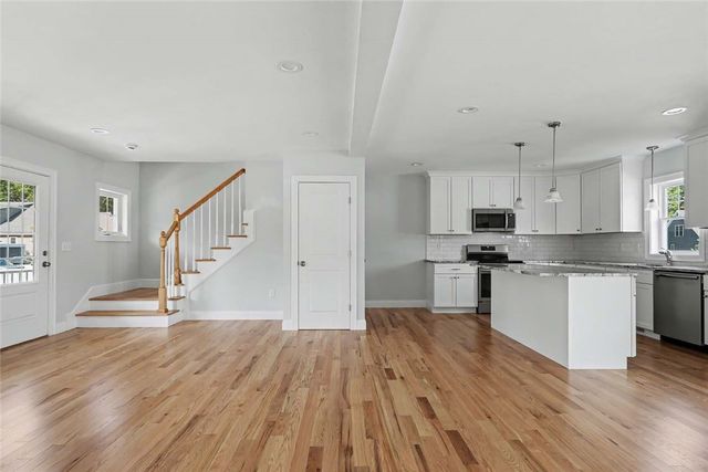 42 Vespia Lane, South Kingstown, RI 02879