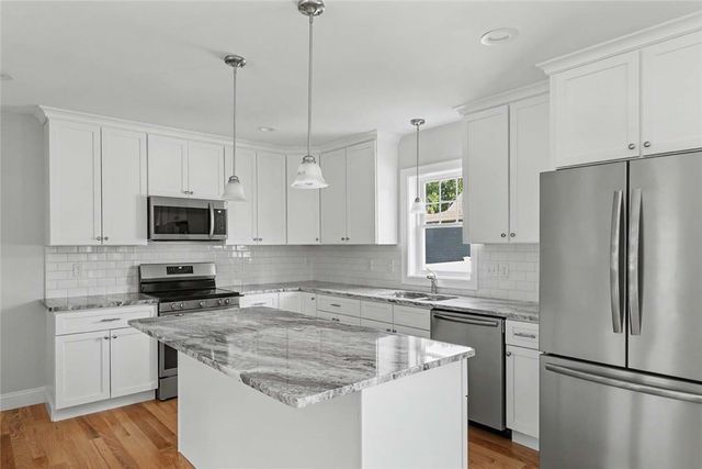 42 Vespia Lane, South Kingstown, RI 02879