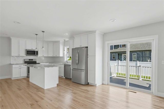 42 Vespia Lane, South Kingstown, RI 02879