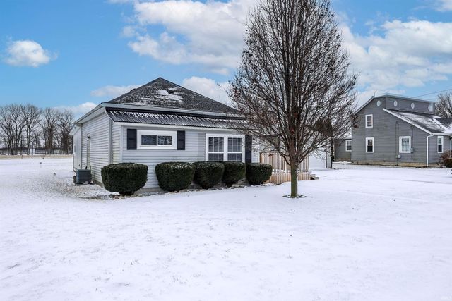 3242 Eme Road, Arcola, IN 46704