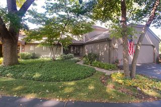 660 Old Barn Road F-24, Lake Barrington, IL 60010