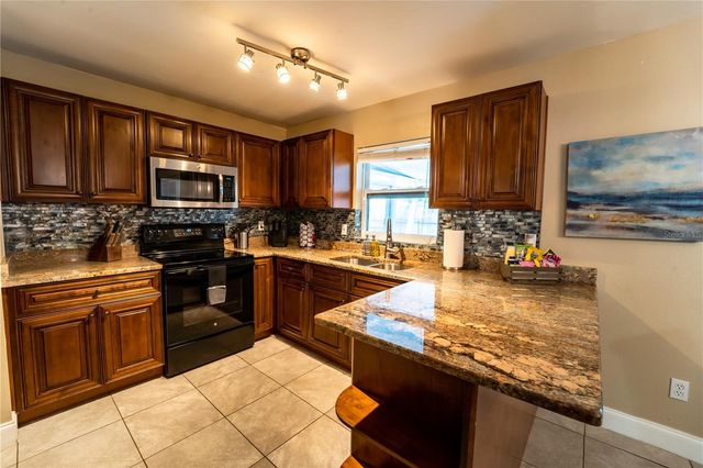 6007 N HIMES AVENUE, Tampa, FL 33614