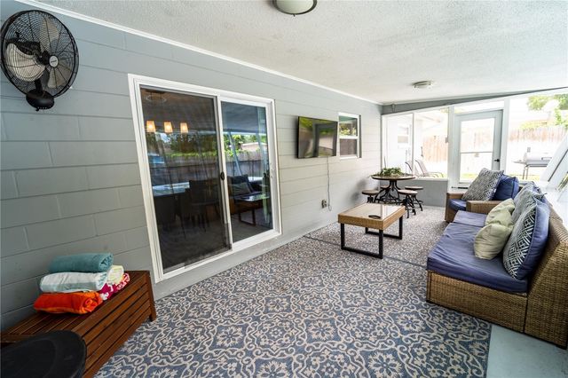 6007 N HIMES AVENUE, Tampa, FL 33614