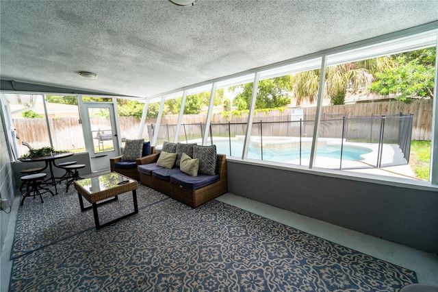 6007 N HIMES AVENUE, Tampa, FL 33614